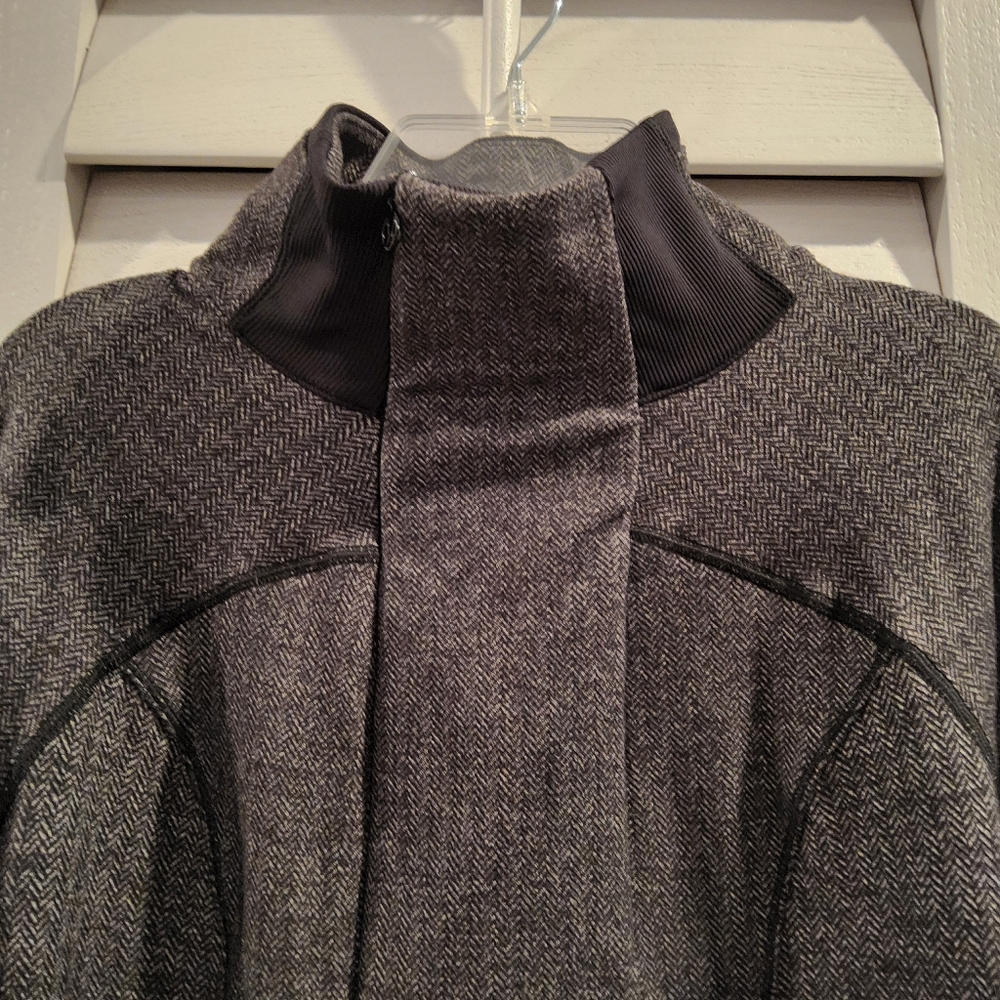 Lululemon Half Zip Pullover Track Jacket Euc - image 3